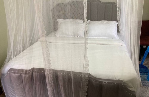 Hialeah House | Charming 4-bedroom house in Hialeah with WiFi, AC