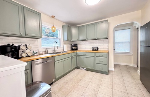 Lansing House | Charming 4-bedroom house with AC, WiFi in soothing Lansing