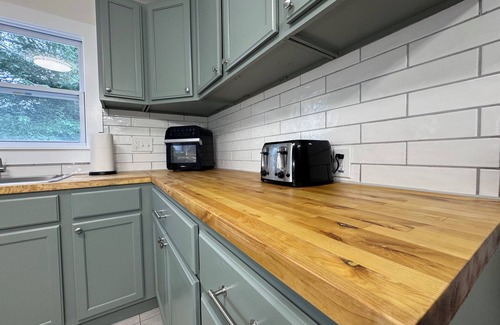 Lansing House | Charming 4-bedroom house with AC, WiFi in soothing Lansing