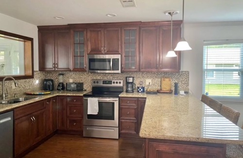 Lillian House | Charming 4-bedroom house with Wi-Fi and AC in House in Perdido Bay Lillian Al