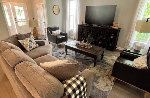 Tullahoma House | Charming 4 Bedroom Lake Side Retreat at The Reserve at Holiday Landing