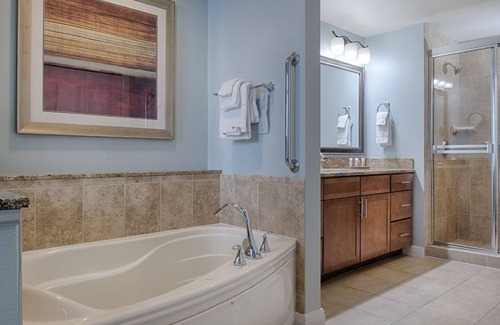 National Harbor House | Charming 4-bedroom Presidnetial Suite in beautiful national Harbor.