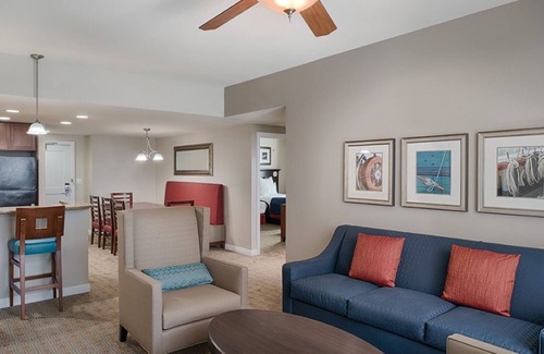 National Harbor House | Charming 4-bedroom Presidnetial Suite in beautiful national Harbor.