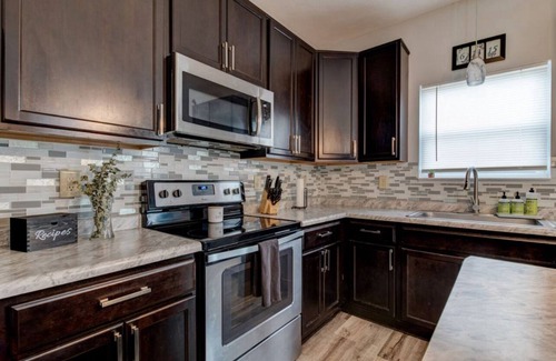 Camby House | Charming 4-bedroom house with AC and WiFi in lovely Indianapolis
