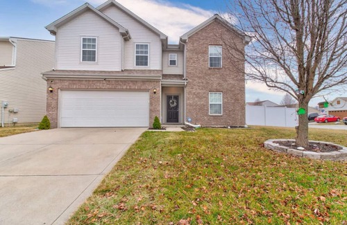 Camby House | Charming 4-bedroom house with AC and WiFi in lovely Indianapolis