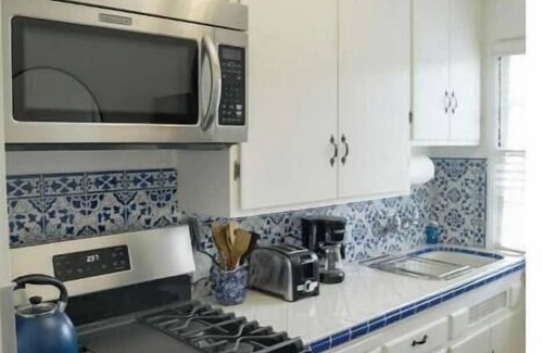 Wilshire Montana House | Charming 4-bedroom house with AC in Santa Monica