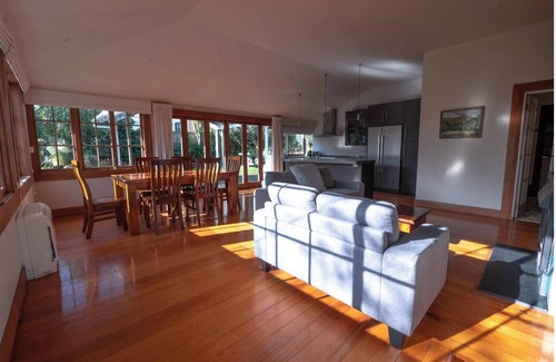 Mount Eden House | Charming 4-Bedroom Villa with Historic Flair.