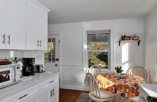Troy House | Charming 4 Beds 2 Baths bungalow/Central AC/Near Frear Park & RPI/Pets Friendly