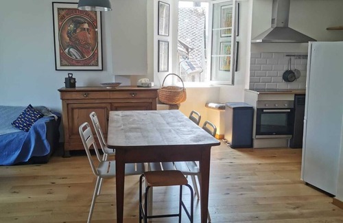 La Souterraine Apartment | Charming 4-room apartment in a historic building dating from 1530.