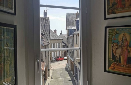 La Souterraine Apartment | Charming 4-room apartment in a historic building dating from 1530.