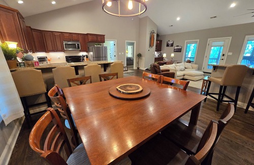 Nellysford House | Charming 4bedroom single story home in Wintergreen VA. 2Primary suites, flat lot