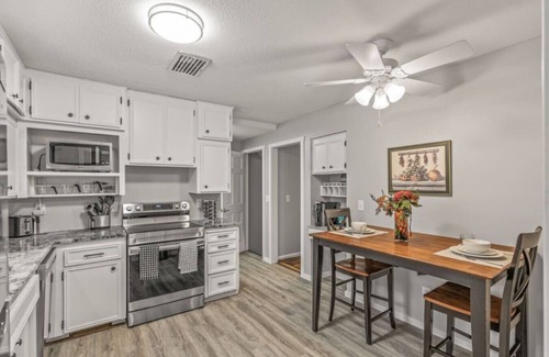 Burnsville House | Charming 4BR Family Home in Burnsville