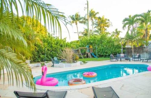 South Lake House | Charming 4BR Home with Heated Pool in Hollywood