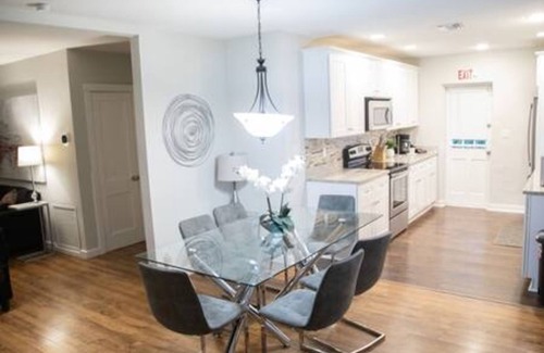 South Lake House | Charming 4BR Home With Heated Pool in Hollywood