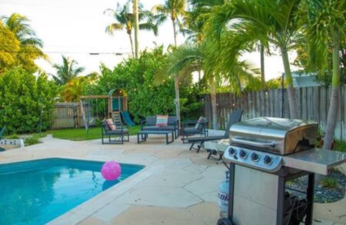 South Lake House | Charming 4BR Home With Heated Pool in Hollywood