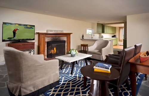 Manchester House | Charming 4BR Perfect for Exploring Manchester's Beauty | Pool | Bar | Restaurant