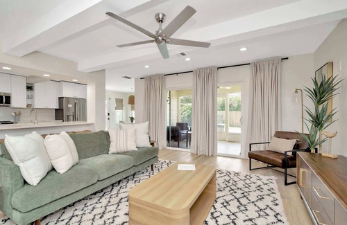 Carrollwood House | ‼️Charming 4BR Tampa Escape w/Pool & Game room