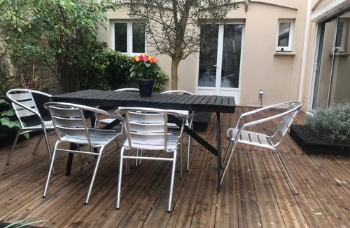 Croix Chapeau House | Charming 5-Bedroom House in Croix-Chapeau, La Rochelle, France⭐