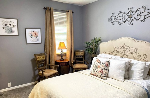 Atascocita Bed & Breakfast | Charming 5-bedroom B&B with WiFi and AC in Humble