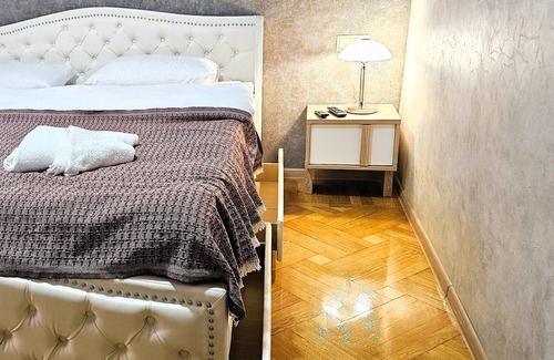 Kutaisi Hotel | Charming 5-bedroom family hotel. Home away from home.