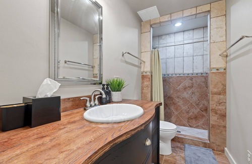 Tuscarora Other | Charming 5-bedroom farmhouse in delightful Leesburg, sauna, jacuzzi, fire pit.