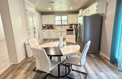 San Angelo House | Charming 5-bedroom house with AC and WiFi in San Angelo.