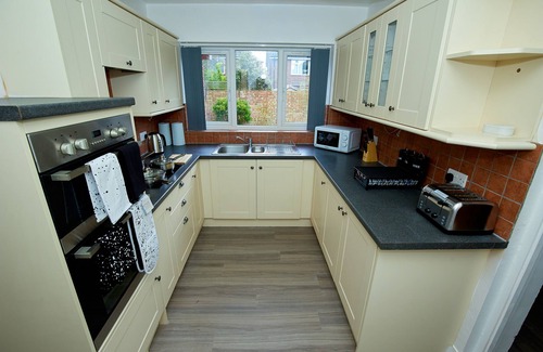 St. Mary's House | Charming 5-Bedroom House in the Heart of Bexley