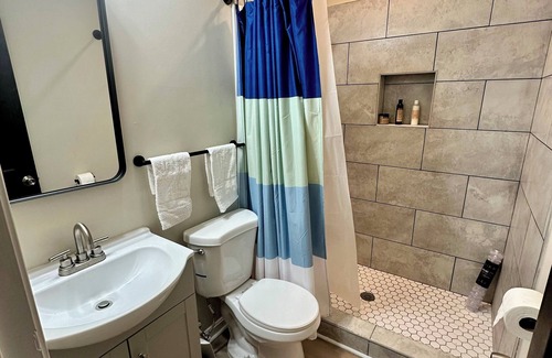 Highlandtown House | Charming 5 Star Private Room in Safe Neighborhood! MUST SEE!