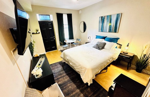 Highlandtown House | Charming 5 Star Private Room in Safe Neighborhood! MUST SEE!