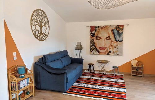 Ollieres Apartment | Charming 50m2 apartment in a Napoleonic Tuilière, ideal for couples.