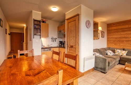 Les Esserts Apartment | Charming 6-7 pers. apt at the foot of the slopes with balcony and parking in Morillon 1100