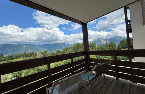 Les Esserts Apartment | Charming 6-7 pers. apt at the foot of the slopes with balcony and parking in Morillon 1100