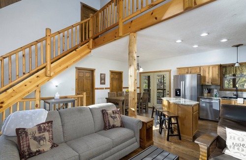 Indian Point House | Charming 6 bdrm cabin w/en-suite baths, hot tub, fireplaces, & in/outdoor pools