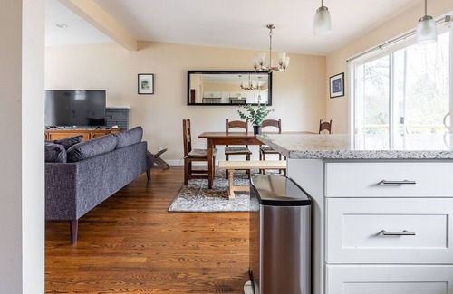 Brighton House | Charming 6 BR Home w/Game Room Perfect for Groups