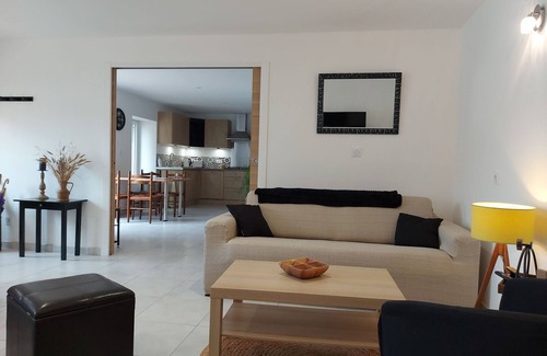 Saint-Christophe Cottage | Charming 6-Person Cottage with Modern Amenities in Saint-Christophe, Near Historic Sites