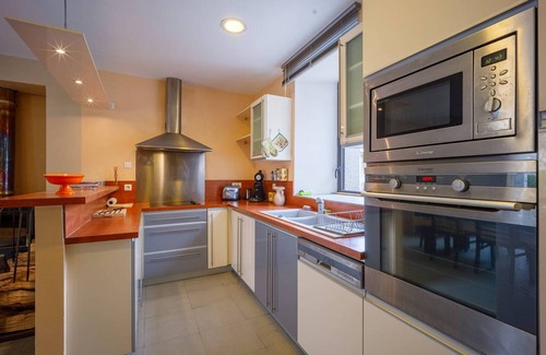 Peyragudes House | Charming 6-Person House in Loudenvielle with Free WiFi and Fireplace