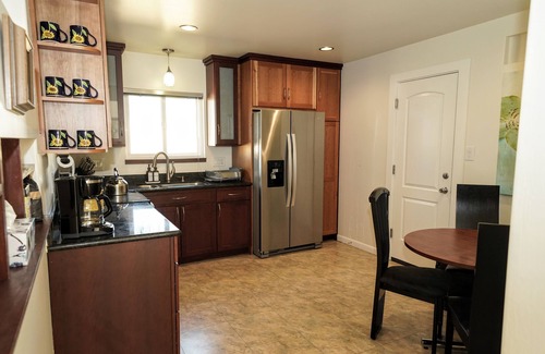 Cambrian House | Charming 6B/4B near Cambrian - Work or vacation ready!