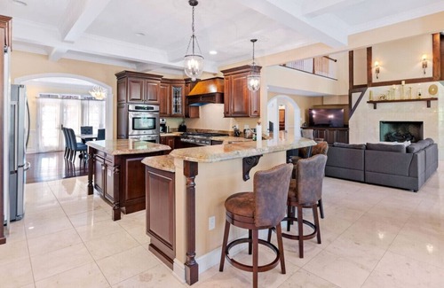 Canonsburg House | Charming 7bedroom retreat in a serene neighborhood