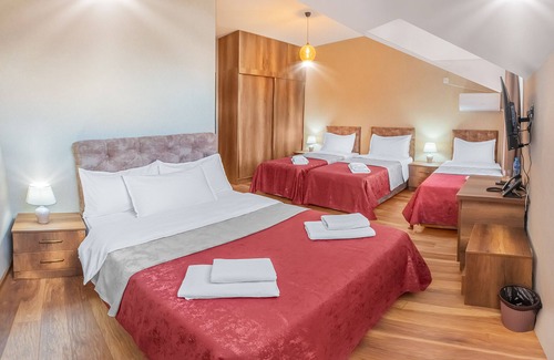Gori Hotel | Charming 8-bedroom hotel with AC, WiFi in enchanting Gori