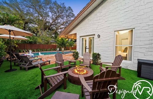 Emerald Hills House | Charming 9BR New-Build Home w/Heated Pool & Games