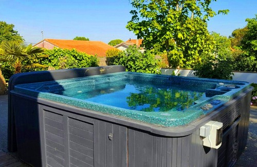 Meschers-sur-Gironde House | Charming and Comfortable accommodation with a spa
