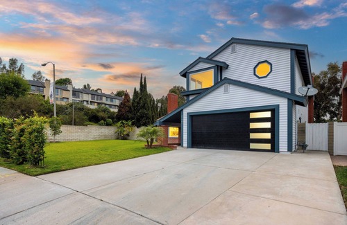 Del Obispo House | Charming A Master bedroom of the house in Dana Point , Mile to Beach.