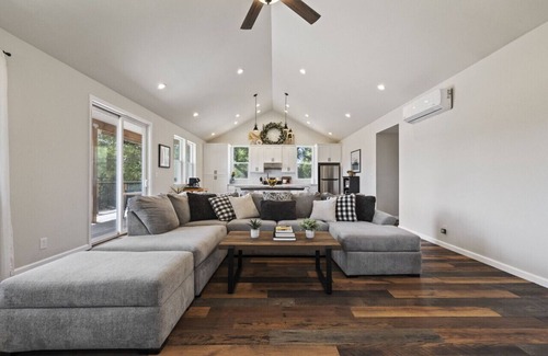 Sonora House | Charming Acres Farmhouse/Family/Pets/AC/Starling