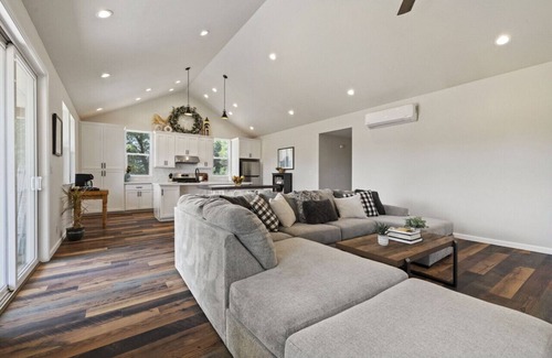 Sonora House | Charming Acres Farmhouse/Family/Pets/AC/Starling