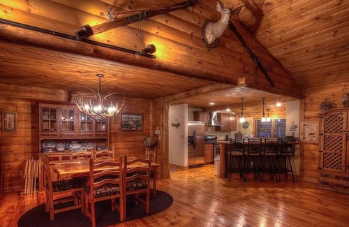 Lake Placid House | Charming Adirondack Log Cabin PRIVATE BEACH ACCESS to Mirror Lake
