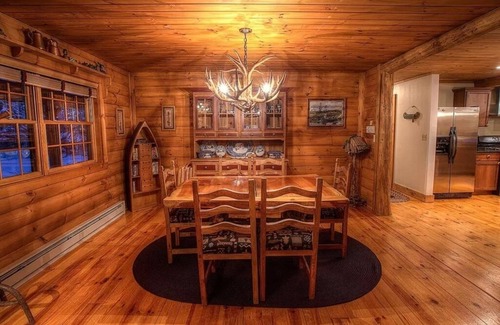 Lake Placid House | Charming Adirondack Log Cabin PRIVATE BEACH ACCESS to Mirror Lake