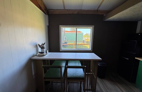 Ocean Shores Apartment | Charming & Adorable studio just minutes from the beach in Ocean Shores