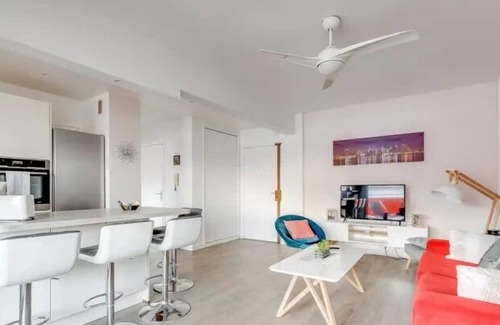 Liberation Apartment | Charming air-conditioned apartment with terrace in Libération
