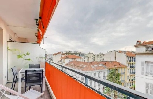 Liberation Apartment | Charming air-conditioned apartment with terrace in Libération