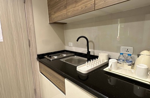 Al Swaifyeh Apartment | Charming Amman Apartment With Garden and Balcony